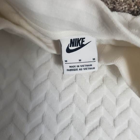 Nike White Boxy Crop Tee - Picture 5 of 6